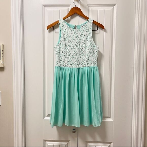 Emerald Sundae Junior’s Mint Seafoam Lace Dress - Picture 1 of 13